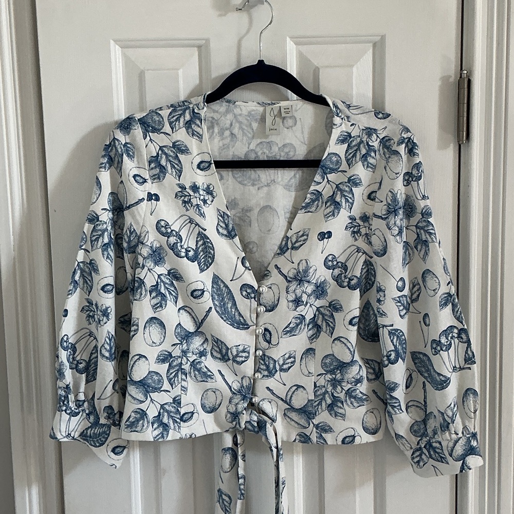 Joie Rare White Cropped Top w/ Blue Botanical Print, Tie Front & Pearl Buttons
